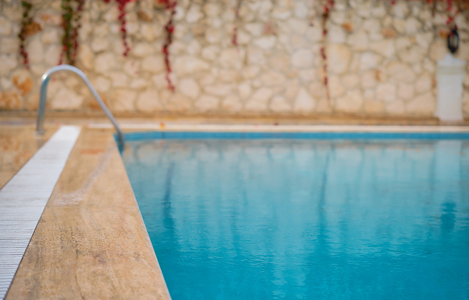 Presupuesto online para cambio de bordes y coronación de piscinas - Piscinator Presupuesto online para cambio de bordes y coronación de piscinas