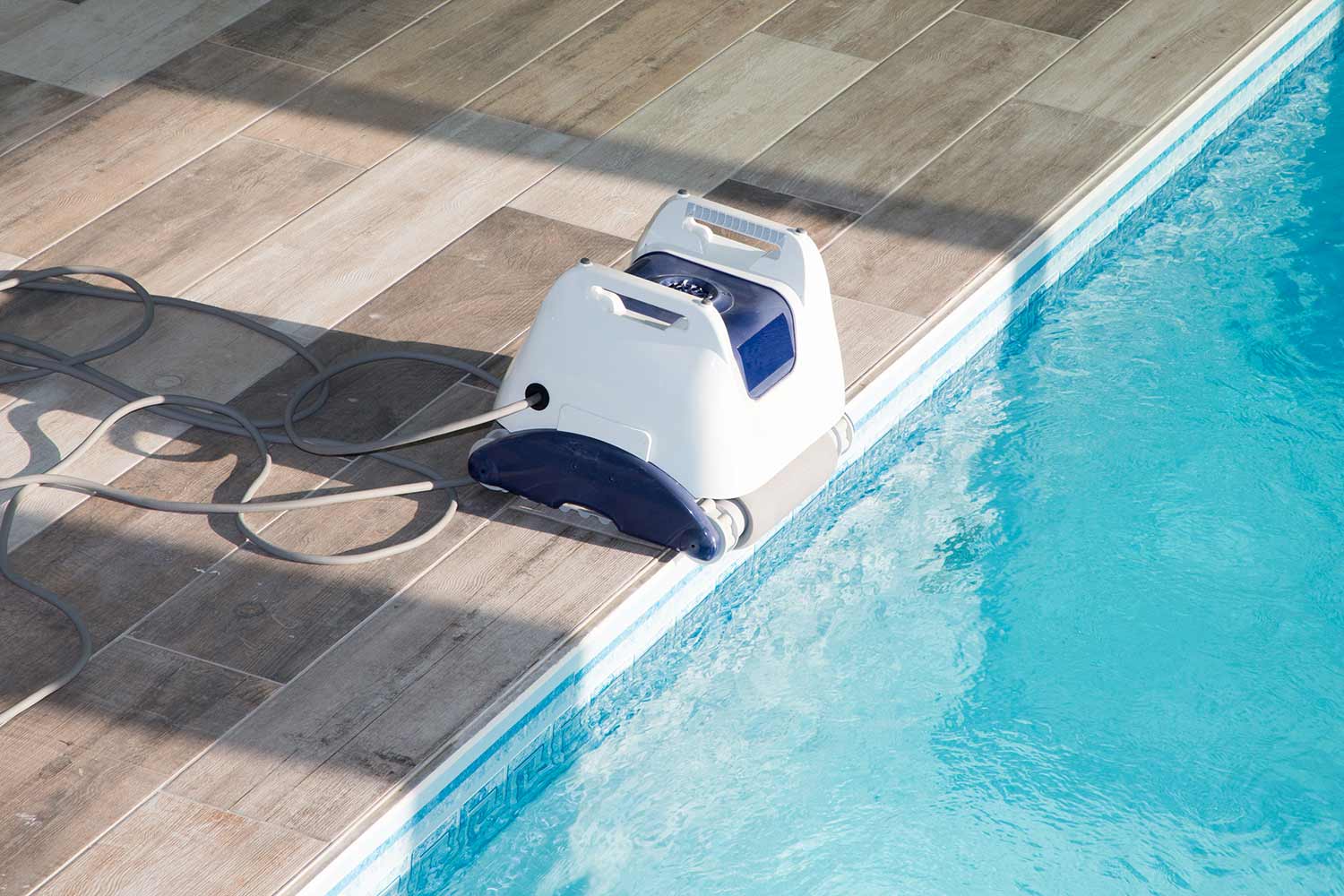Presupuesto online para la compra de robot limpiafondos para piscinas - Piscinator Presupuesto online para la compra de robot limpiafondos para piscinas